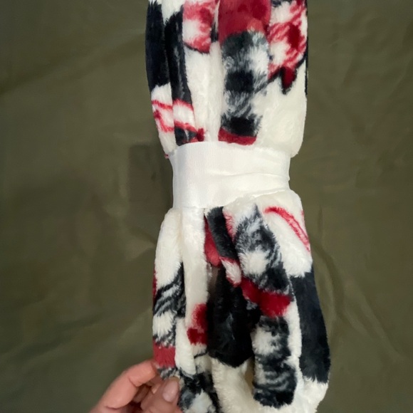 Charter Club Black and Red Dog Pattern Throw Blanket New - Picture 4 of 7